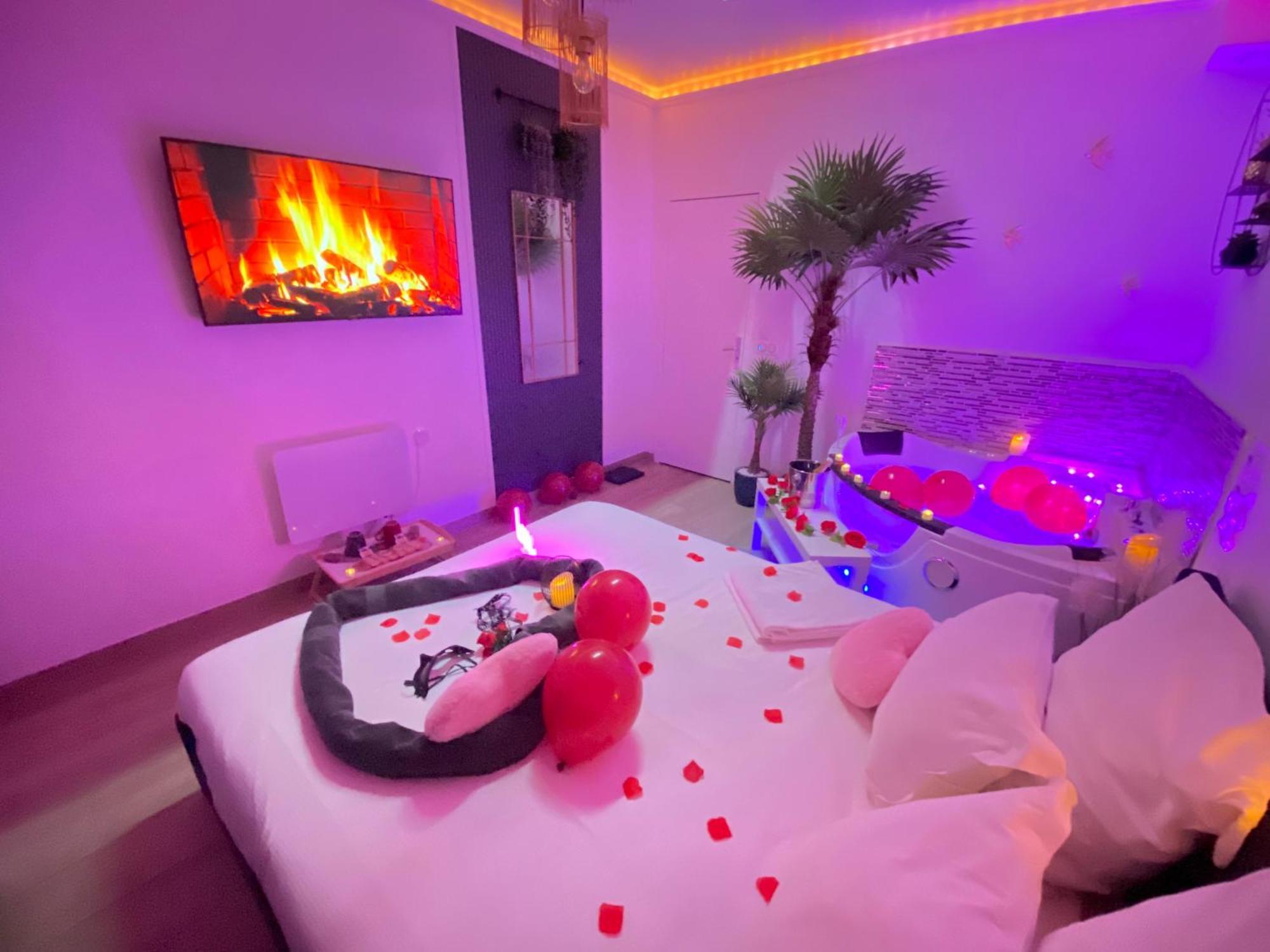 L'Escale Balneo'Romantique - Loveroom - Jacuzzi & Petit Dejeuner Вилье-сюр-Марн Экстерьер фото